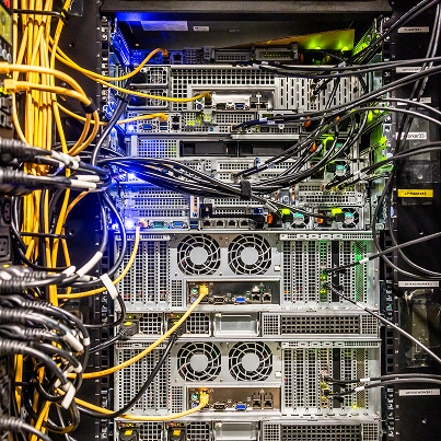 Serverrack Frontview Cables Lights Fans