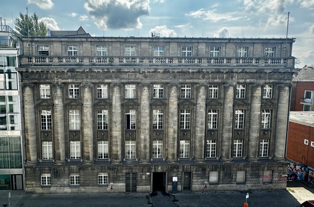 Haus der Robotik von vorne.
